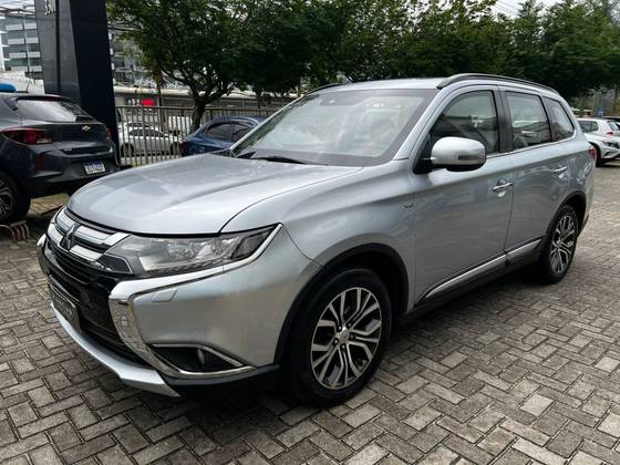 MITSUBISHI OUTLANDER 3.0 GT 4X4 V6 24V GASOLINA 4P AUTOMÁTICO